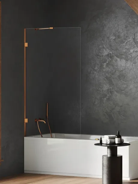 „Oxia Copper Brushed“ vonios pertvara – fiksuota, vieno elemento, pasvirusi atrama