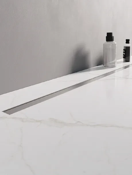 Visio Slim linijinis dušo latakas su šlifuoto chromo grotelėmis